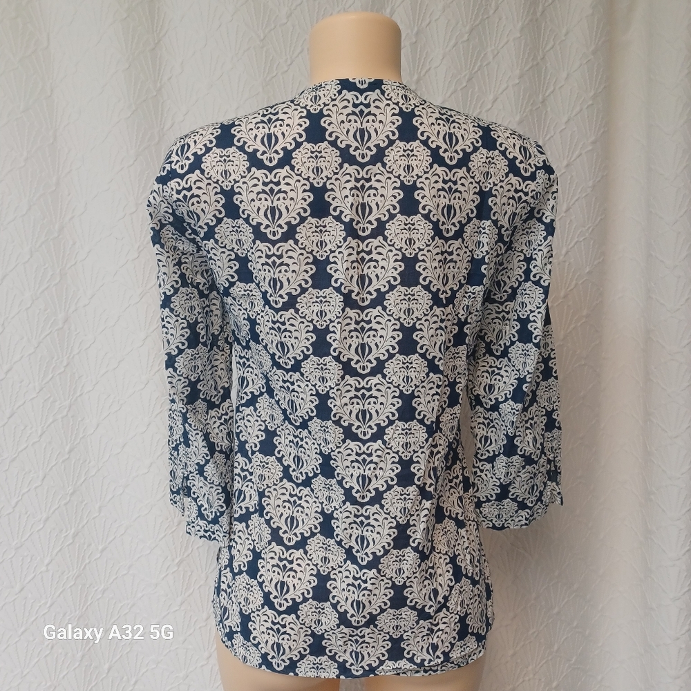 Talbots women  Size XS Blue and White Embroidered 3/4 Sleeve Blouse. 100% Cotton - Picture 7 of 11